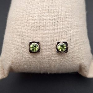 Item 386EP Peridot studs