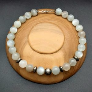 Item 451NM Cat’s eye Moonstone