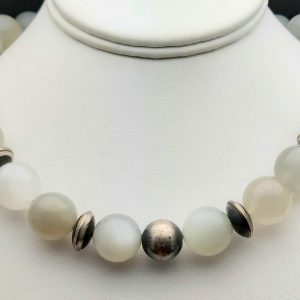Item 451NM Cat’s eye Moonstone