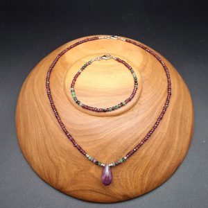 Item 256BR Ruby in Zoisite