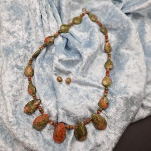 575NU Unakite