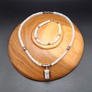 Item 632NM Moonstone