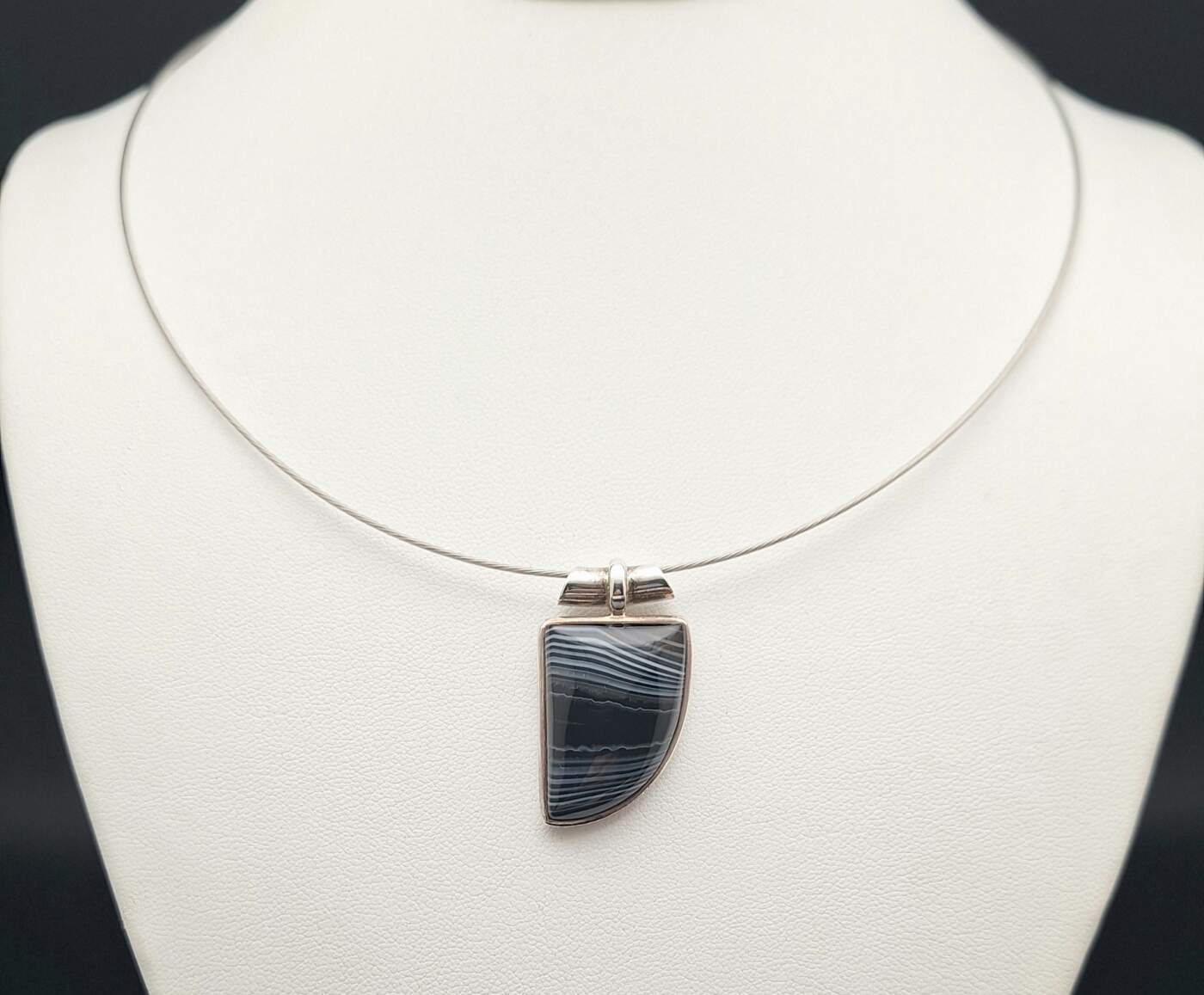 Item 304PA Black banded Agate