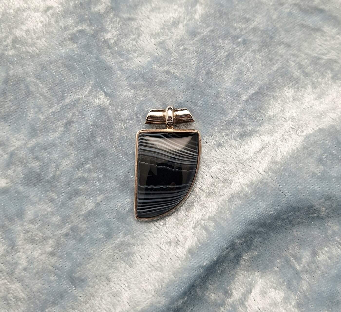 Item 304PA Black banded Agate